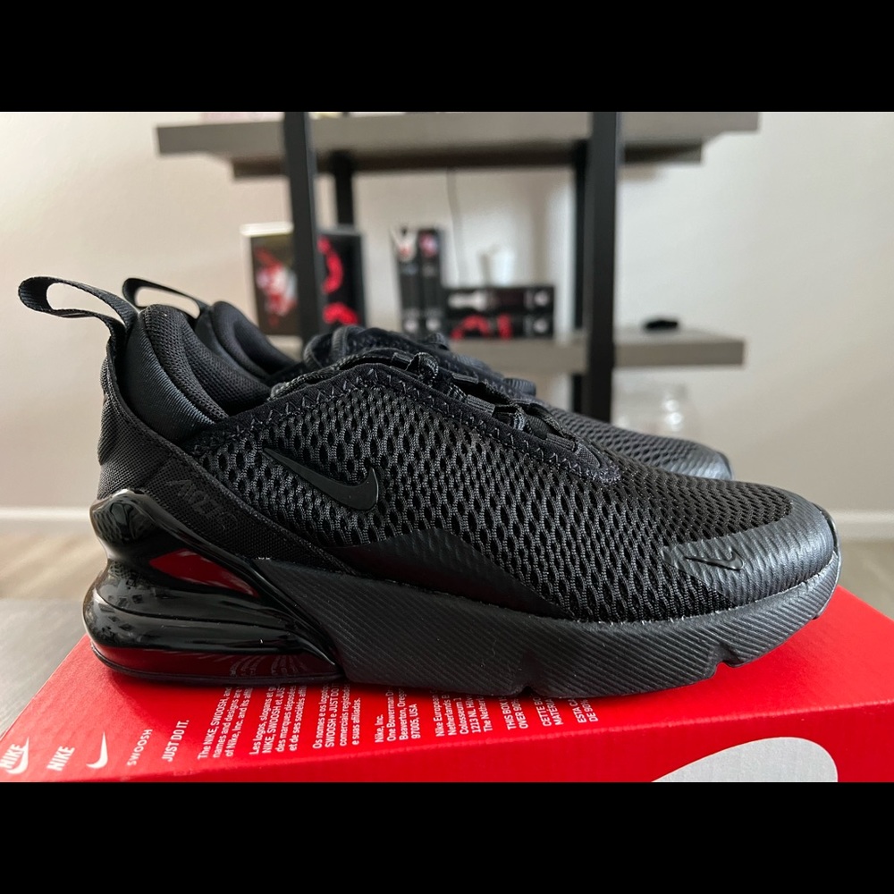 Airmax 270 size 2Y triple black new, never used, no lid